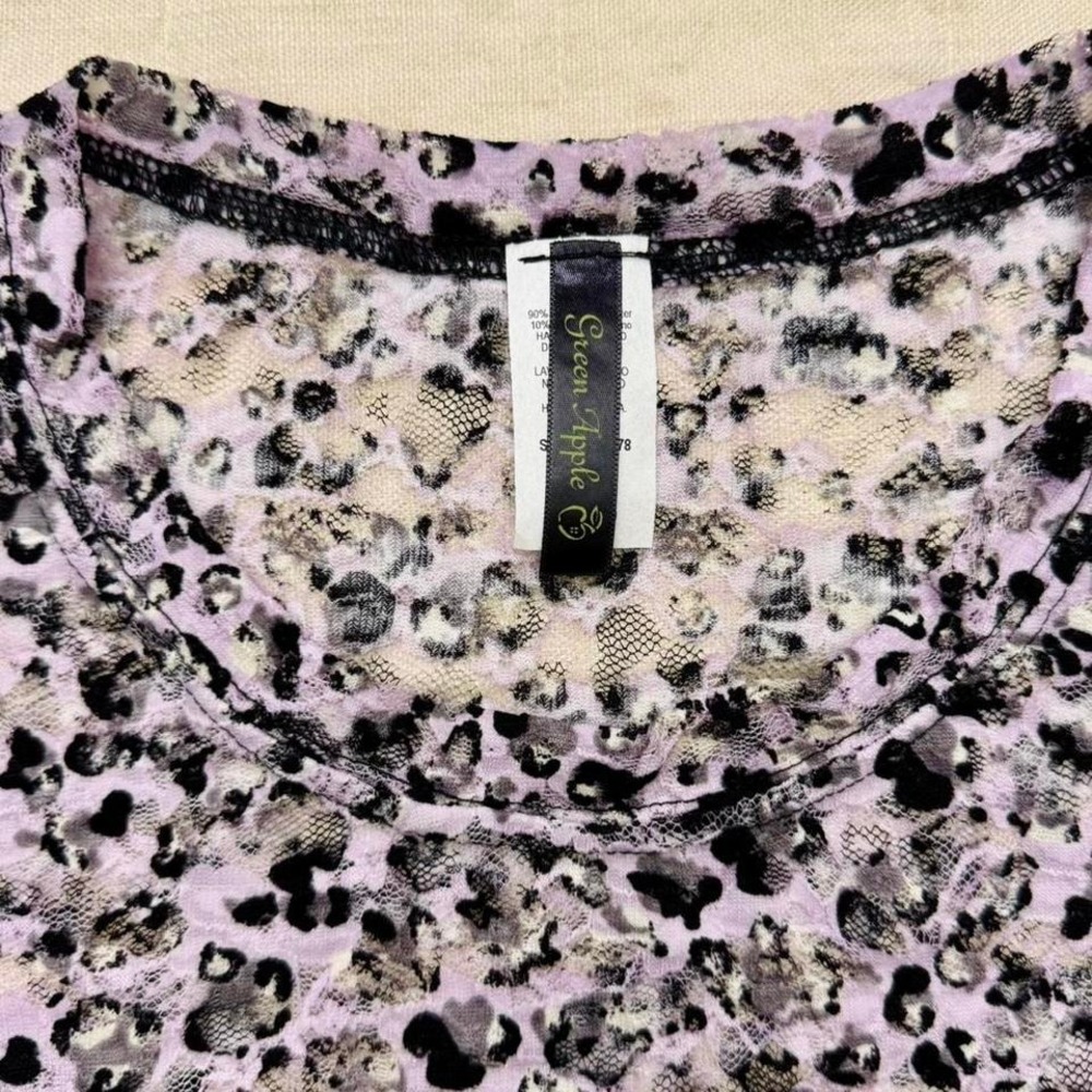 Green‎ Apple Leopard Mesh Top – M - Picture 4 of 7